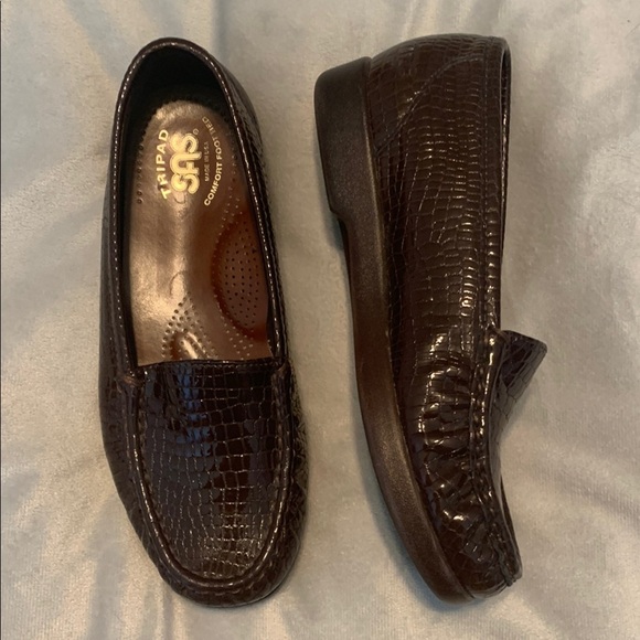 SAS womens Dark Brown Croc-Embossed Loafers slip on size 6.5 WW simplify - Picture 1 of 6